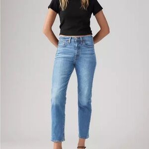 Levi’s Wedgie Straight😘